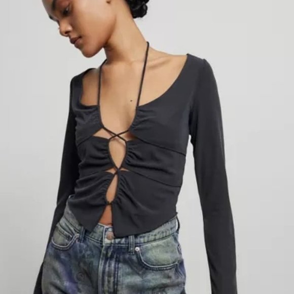 Black UO Elena Drawstring Cutout Top Size Small - Picture 7 of 7